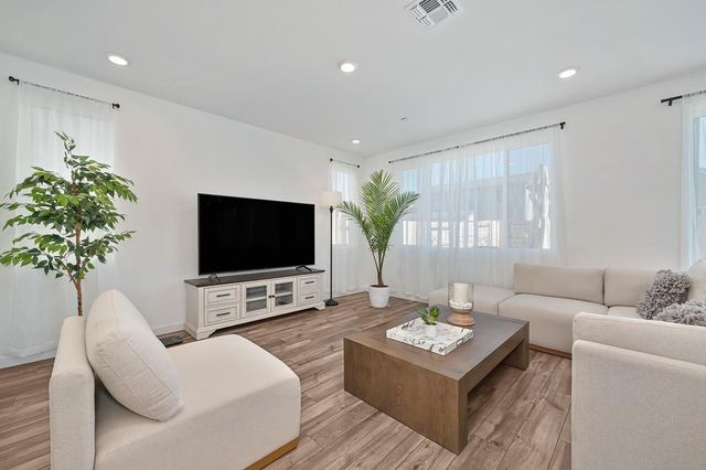 8118 Tino Way, Elk Grove, CA 95757