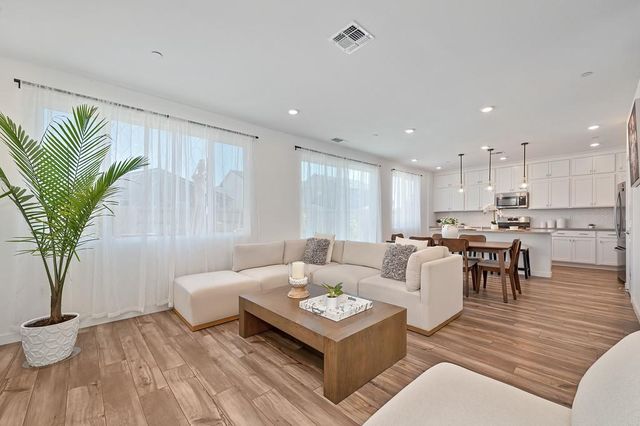 8118 Tino Way, Elk Grove, CA 95757