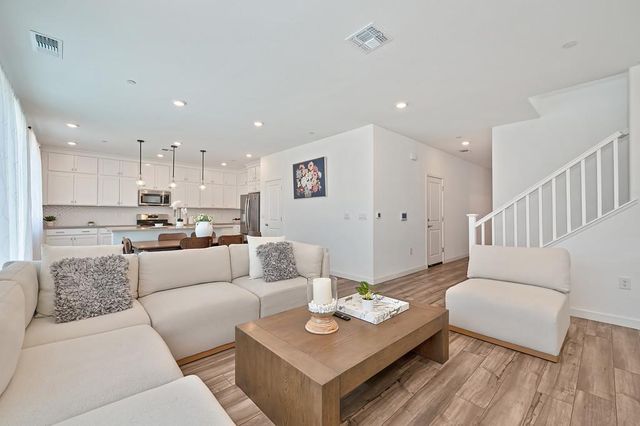 8118 Tino Way, Elk Grove, CA 95757