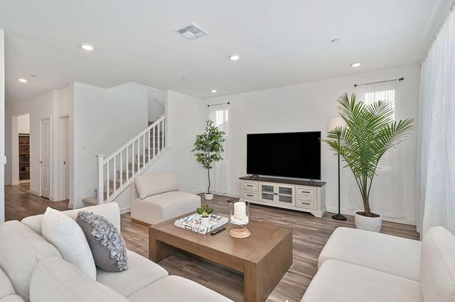 8118 Tino Way, Elk Grove, CA 95757