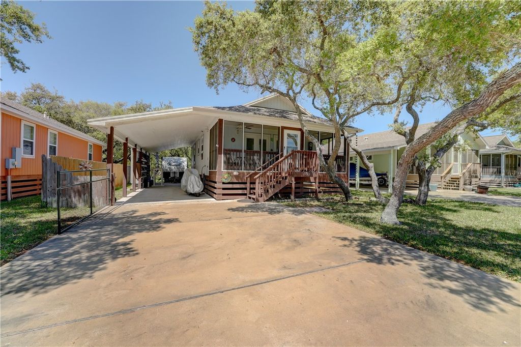 1023 S Fuqua St, Rockport, TX 78382 — photo 3