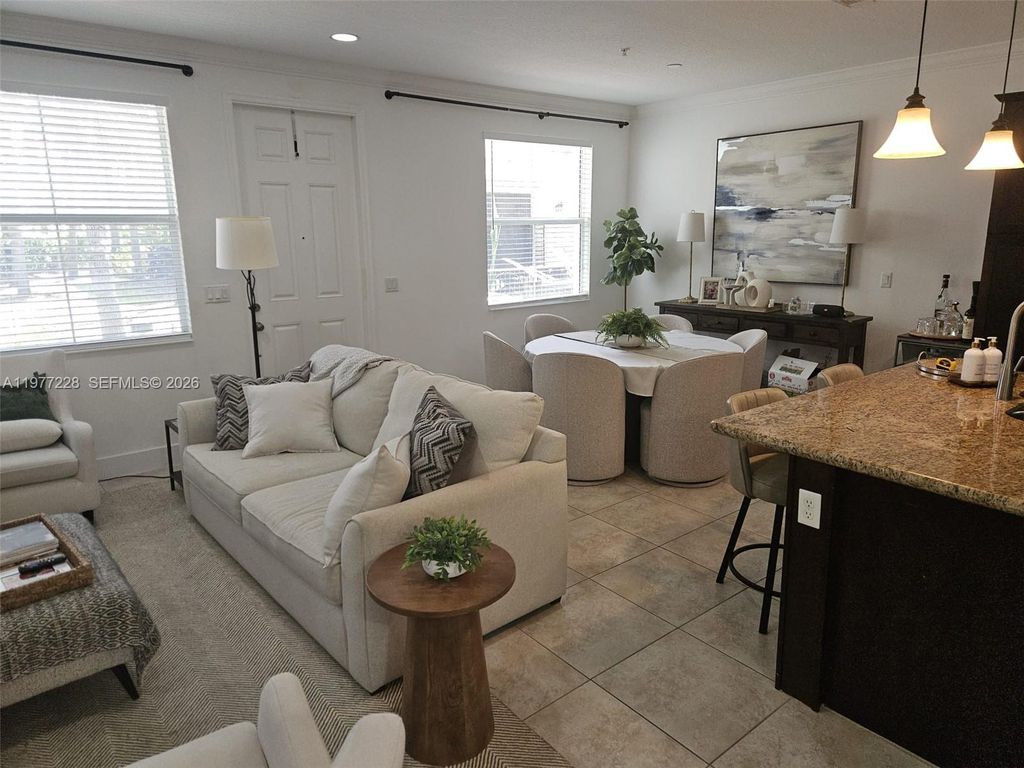 Image 11 of property listing at 3390 NW 125th Way 3390, Sunrise, FL 33323