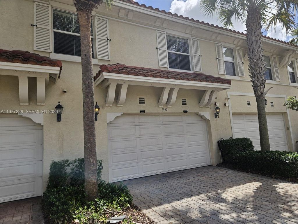 Image 4 of property listing at 3390 NW 125th Way 3390, Sunrise, FL 33323