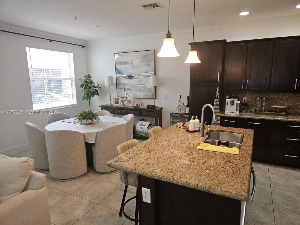 Image 6 of property listing at 3390 NW 125th Way 3390, Sunrise, FL 33323