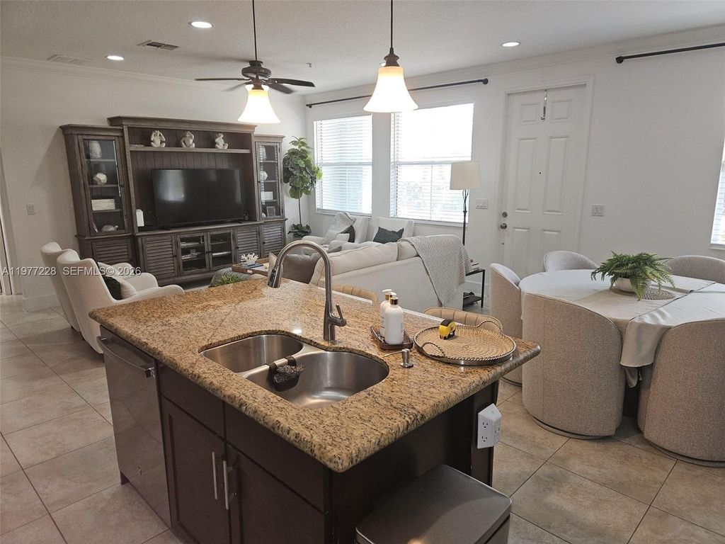 Image 8 of property listing at 3390 NW 125th Way 3390, Sunrise, FL 33323