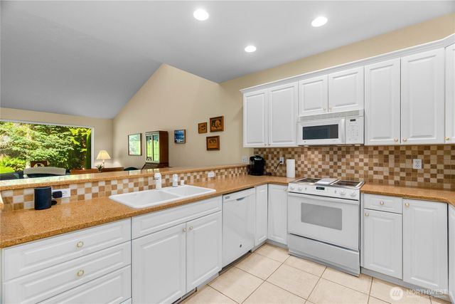 6936 Fairway Lane SE, Olympia, WA 98501