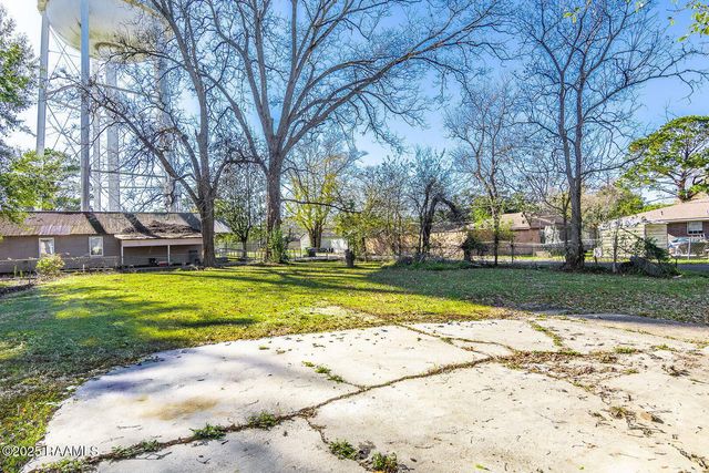 633 Courville Street, Breaux Bridge, LA 70517