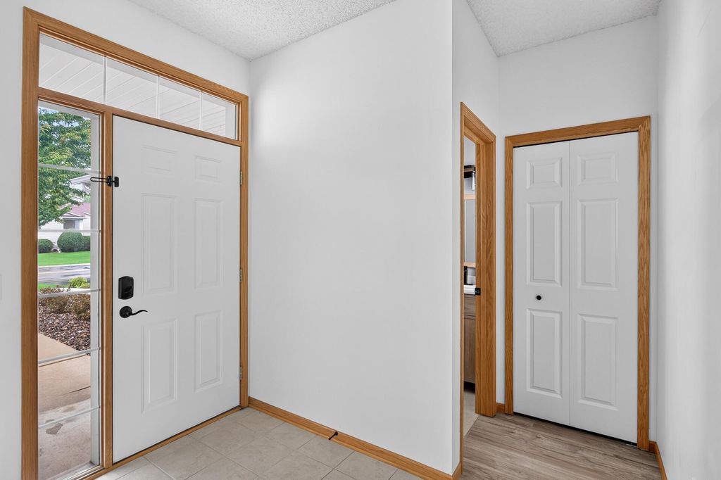 4527 Bloomberg Lane, Inver Grove Heights, MN 55076 — photo 4
