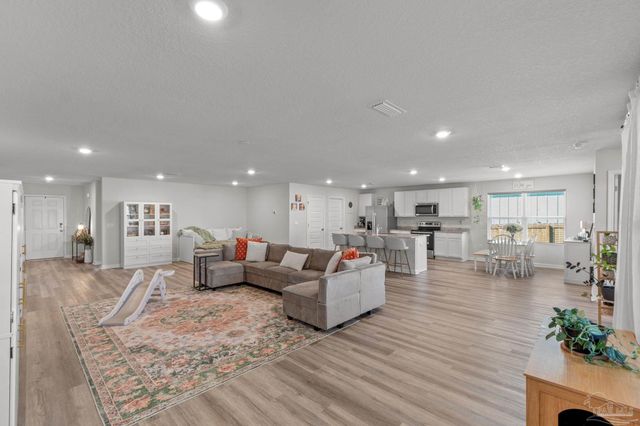 3854 James Stovall St, Pensacola, FL 32526