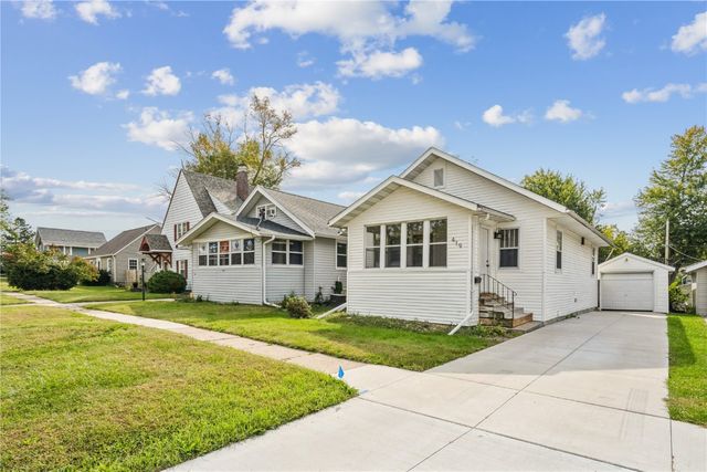 419 33rd Street NE, Cedar Rapids, IA 52402