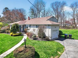 39 Canterbury Road, East Brunswick, NJ 08816