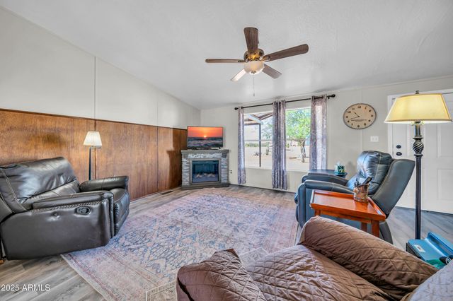 21024 W MONTGOMERY Road, Wittmann, AZ 85361