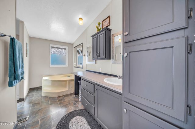 21024 W MONTGOMERY Road, Wittmann, AZ 85361