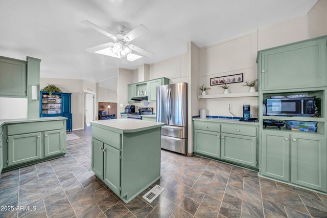 21024 W MONTGOMERY Road, Wittmann, AZ 85361