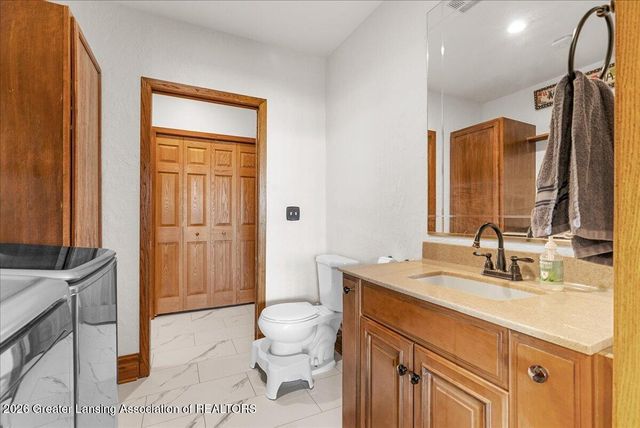 1300 S Canal Road, Lansing, MI 48917