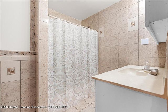 1300 S Canal Road, Lansing, MI 48917