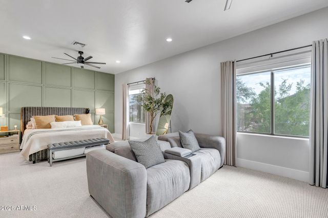 2885 S PALM Street, Gilbert, AZ 85295