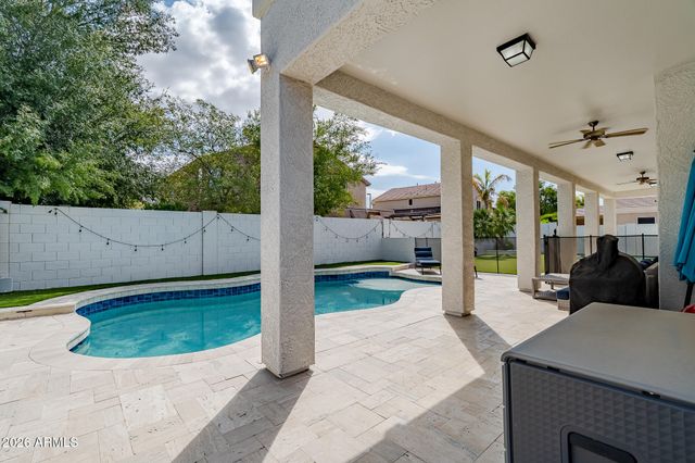 2885 S PALM Street, Gilbert, AZ 85295