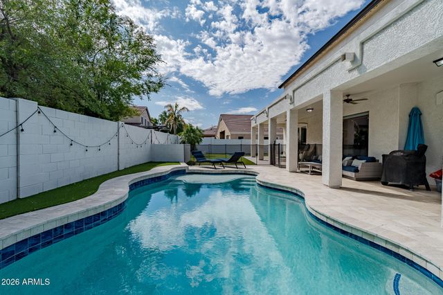 2885 S PALM Street, Gilbert, AZ 85295