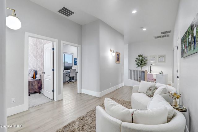2885 S PALM Street, Gilbert, AZ 85295