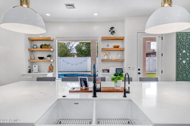 2885 S PALM Street, Gilbert, AZ 85295