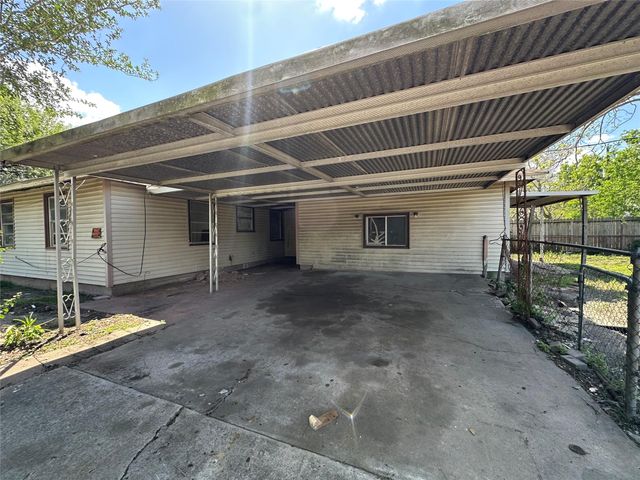12125 Palmbeach Street, Houston, TX 77034