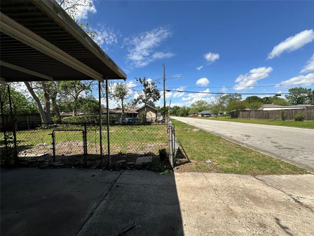 12125 Palmbeach Street, Houston, TX 77034