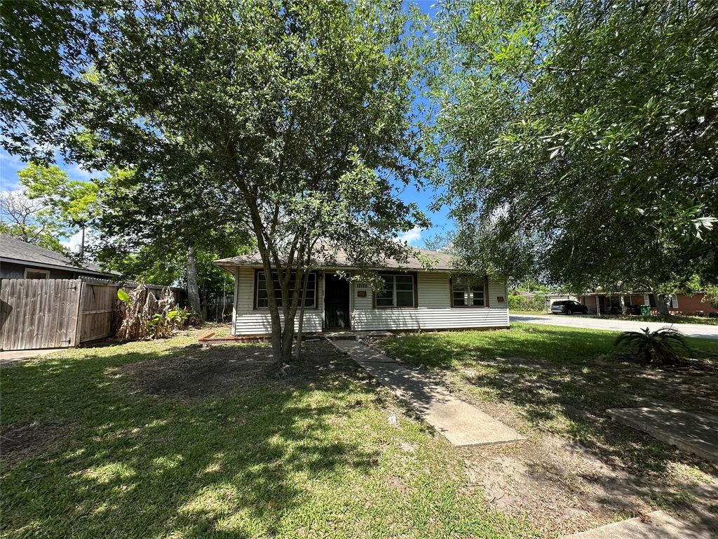 12125 Palmbeach Street, Houston, TX 77034
