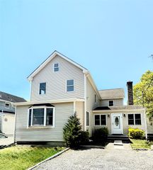 8 Maple Street, Glenwood Landing, NY 11547