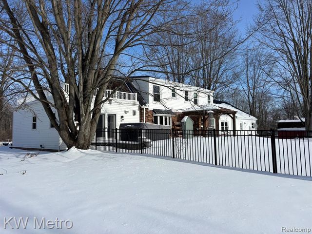 8665 Meskill Road, Columbus, MI 48063