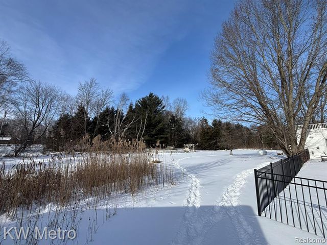 8665 Meskill Road, Columbus, MI 48063