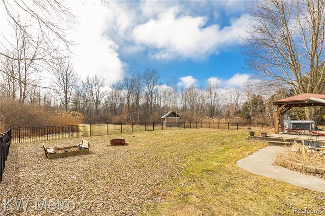 8665 Meskill Road, Columbus, MI 48063