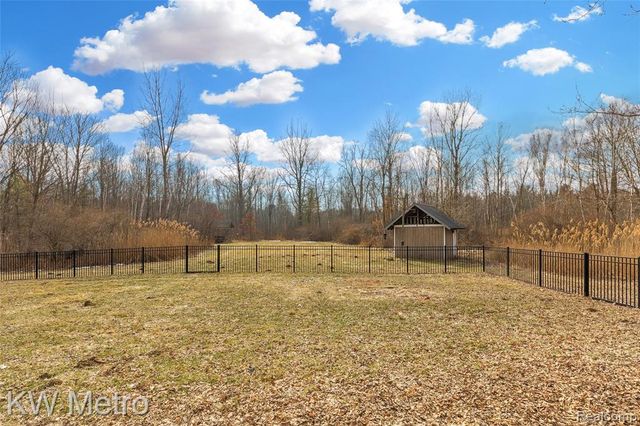 8665 Meskill Road, Columbus, MI 48063