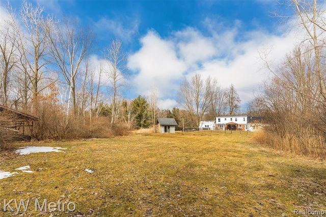 8665 Meskill Road, Columbus, MI 48063