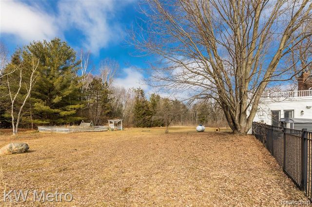 8665 Meskill Road, Columbus, MI 48063