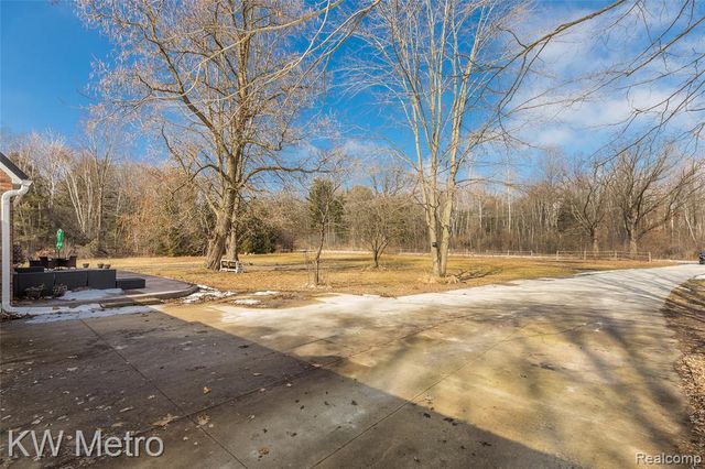 8665 Meskill Road, Columbus, MI 48063