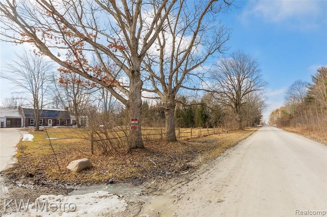 8665 Meskill Road, Columbus, MI 48063