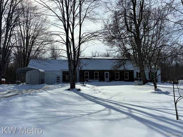 8665 Meskill Road, Columbus, MI 48063