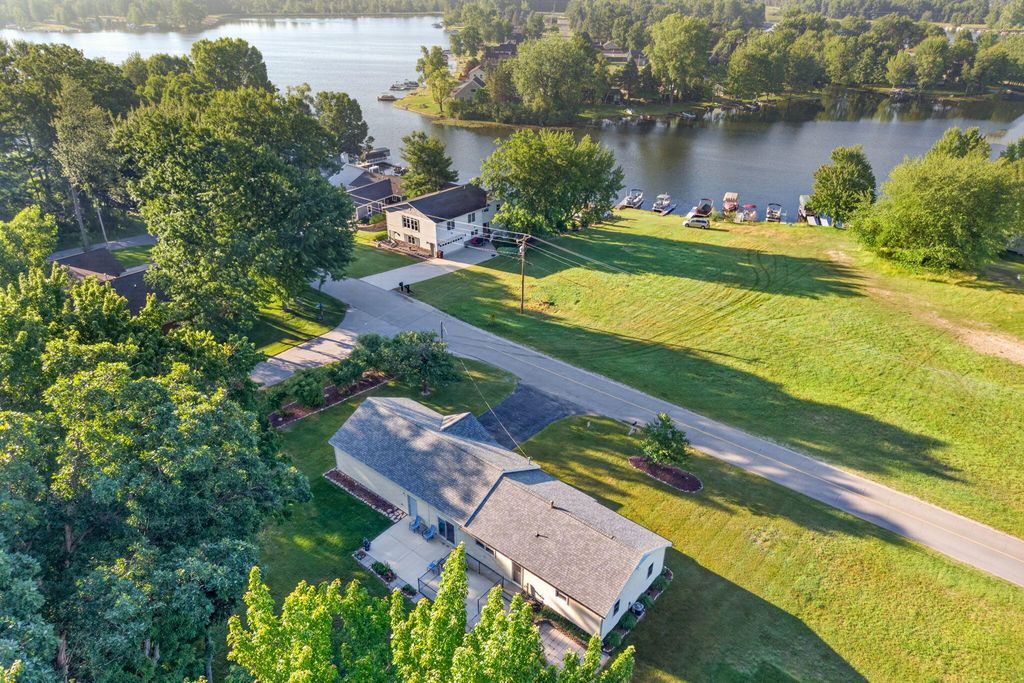 11328 Old Pierce Road, Morton Twp, MI 49346