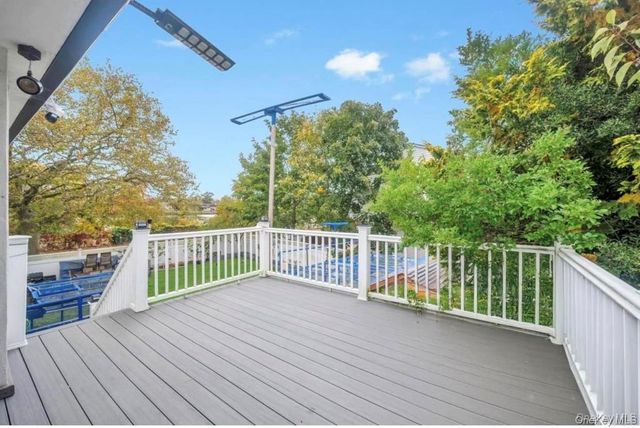 2 Valley Greens Drive, Valley Stream, NY 11581