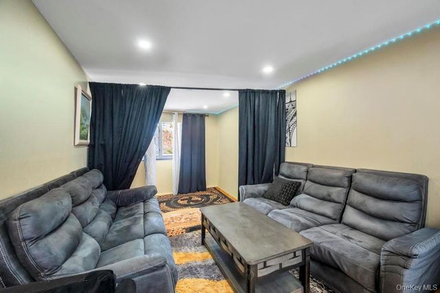 2 Valley Greens Drive, Valley Stream, NY 11581