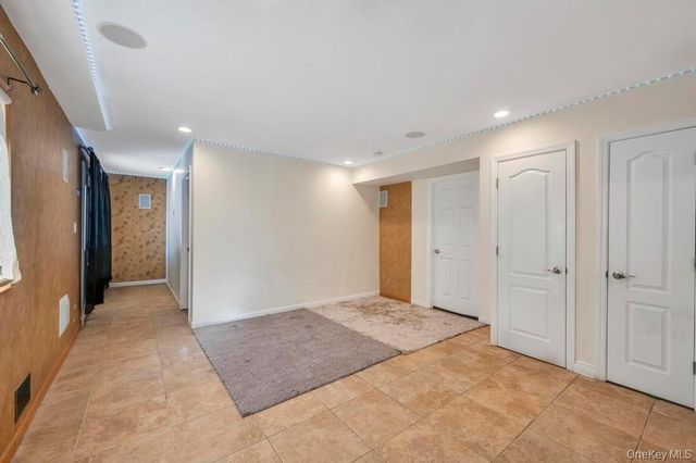 2 Valley Greens Drive, Valley Stream, NY 11581