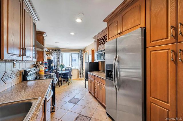 2 Valley Greens Drive, Valley Stream, NY 11581