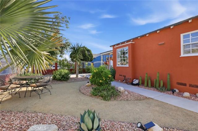 6035 Case, North Hollywood, CA 91606