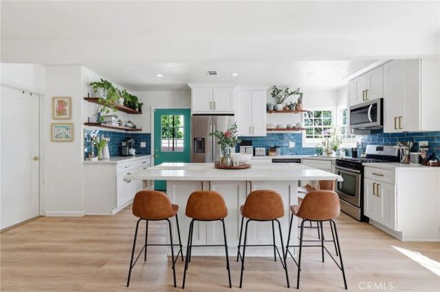 6035 Case, North Hollywood, CA 91606