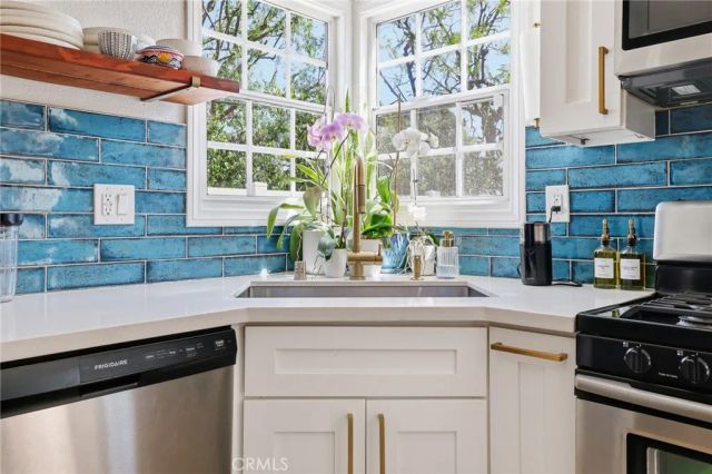 6035 Case, North Hollywood, CA 91606