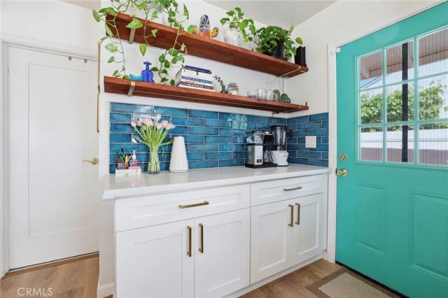 6035 Case, North Hollywood, CA 91606