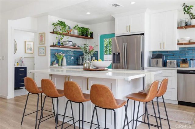 6035 Case, North Hollywood, CA 91606