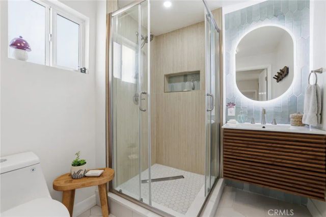 6035 Case, North Hollywood, CA 91606