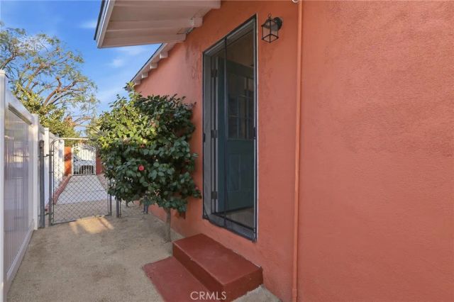 6035 Case, North Hollywood, CA 91606